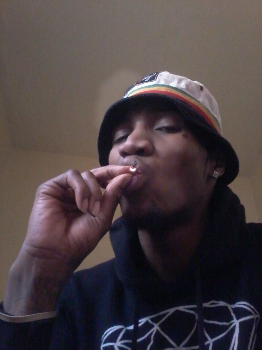 216_3831's tweet photo. Real ni55az smoke to the end https://t.co/ixOUjs55B1