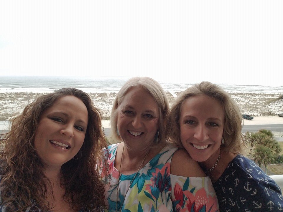 Sugar41530735's tweet photo. Headed to Kip Moore concert at the Shaker! #springbreakpcola https://t.co/D2xKCEE3Wv
