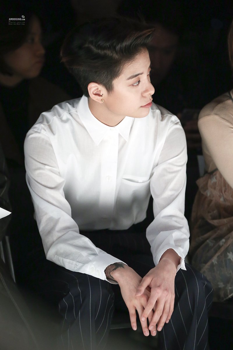 ajol_fx92's tweet photo. At Seoul Fashion Week. https://t.co/uKVtS5dAZD