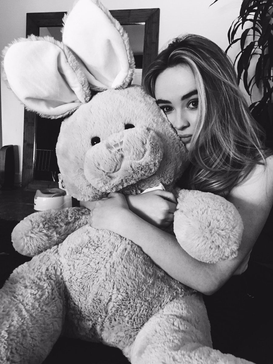 Sabrina Carpenter tweet media