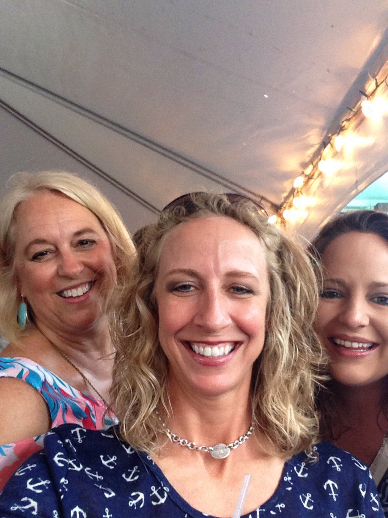 Sugar41530735's tweet photo. Selfie at the Kip Moore concert at the Shaker! #springbreakocola https://t.co/XMOEtNS3bP