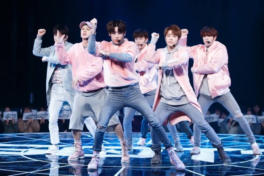 M2MPD's tweet image. 점심먹기전에 160324 #엠카미공개사진 #GOT7 #FLY #로고없이 데헷