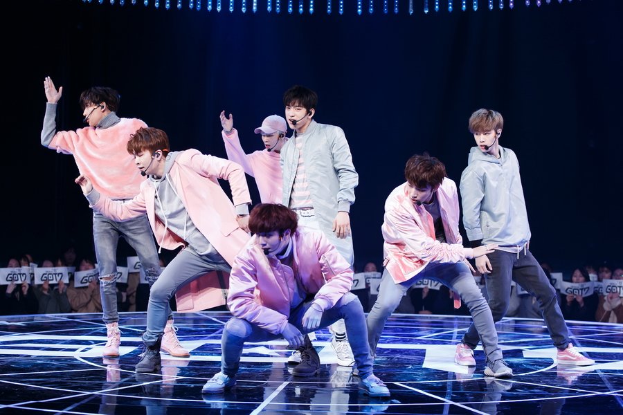 M2MPD's tweet image. 점심먹기전에 160324 #엠카미공개사진 #GOT7 #FLY #로고없이 데헷