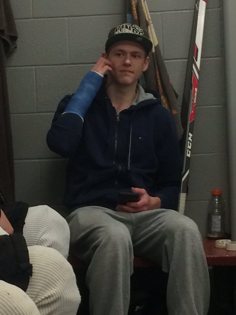 NezNorthstars's tweet photo. After the second stars still down 3-2. Stars look to there retiring players to step up big and ride this home https://t.co/CeJYjII0YD