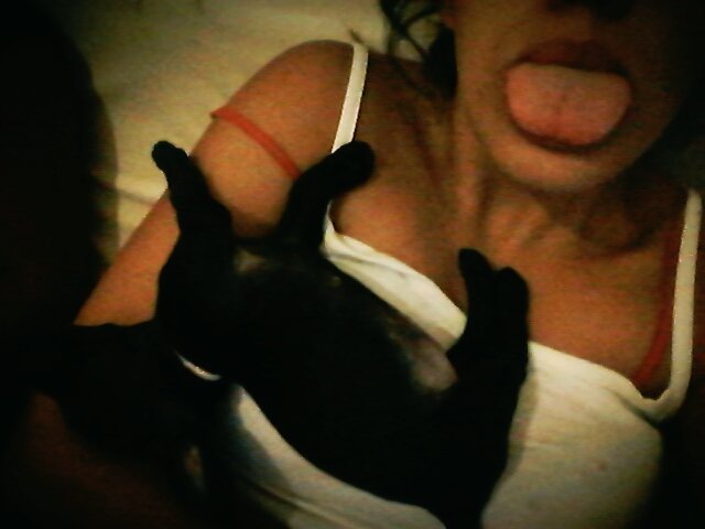 ValenReale19's tweet photo. Esta comoda en mis tetas 😍 @Sireix_ https://t.co/V8bDDNb17w