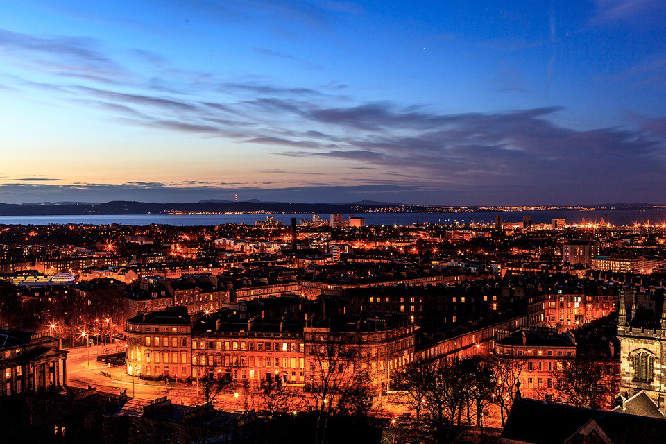 2erguy's tweet photo. My favorite city, Edinburgh.❤❤❤ #mustgo #edingurgh #scotland #uk #nicepics #europe #travel #tour #night https://t.co/J2G3Ffju6A