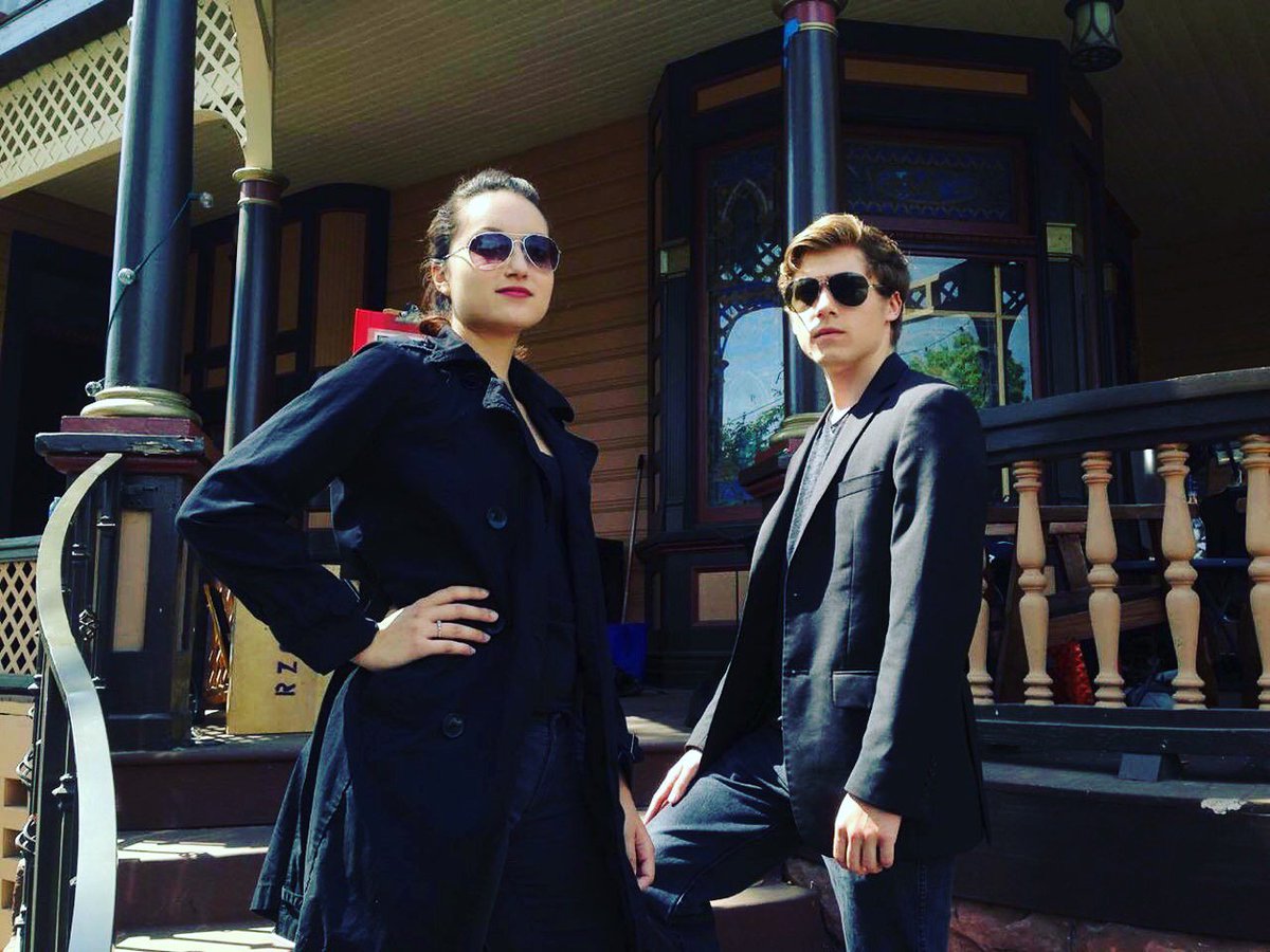 Sutoscience's tweet photo. current mood: looking too good on the set of @CONtvshow to care about finals
#USC #film #TV #CONseries https://t.co/CWLzHrQHJy