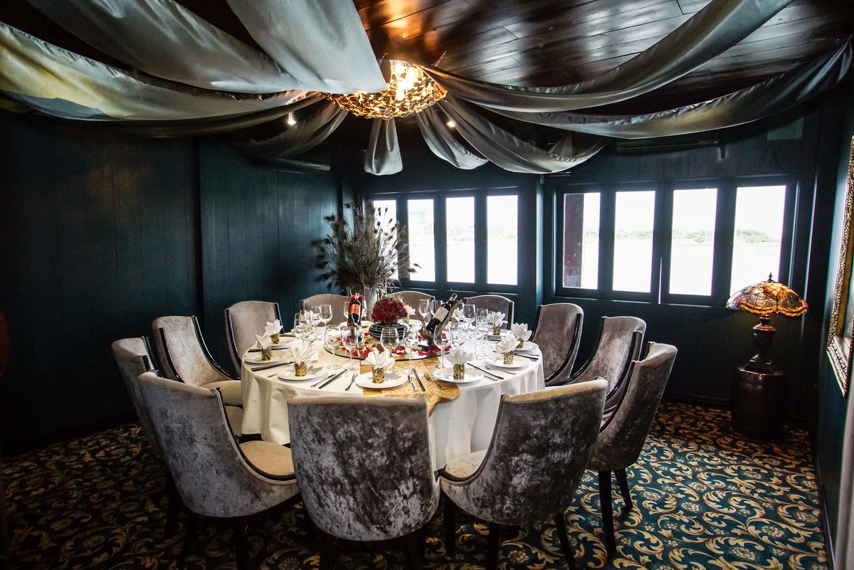 elisa005113's tweet photo. There are many type of rooms such as: VIP, Season, Party, Meeting...
#welcometoElisarestaurant
#setuproom https://t.co/jWStlpQ635