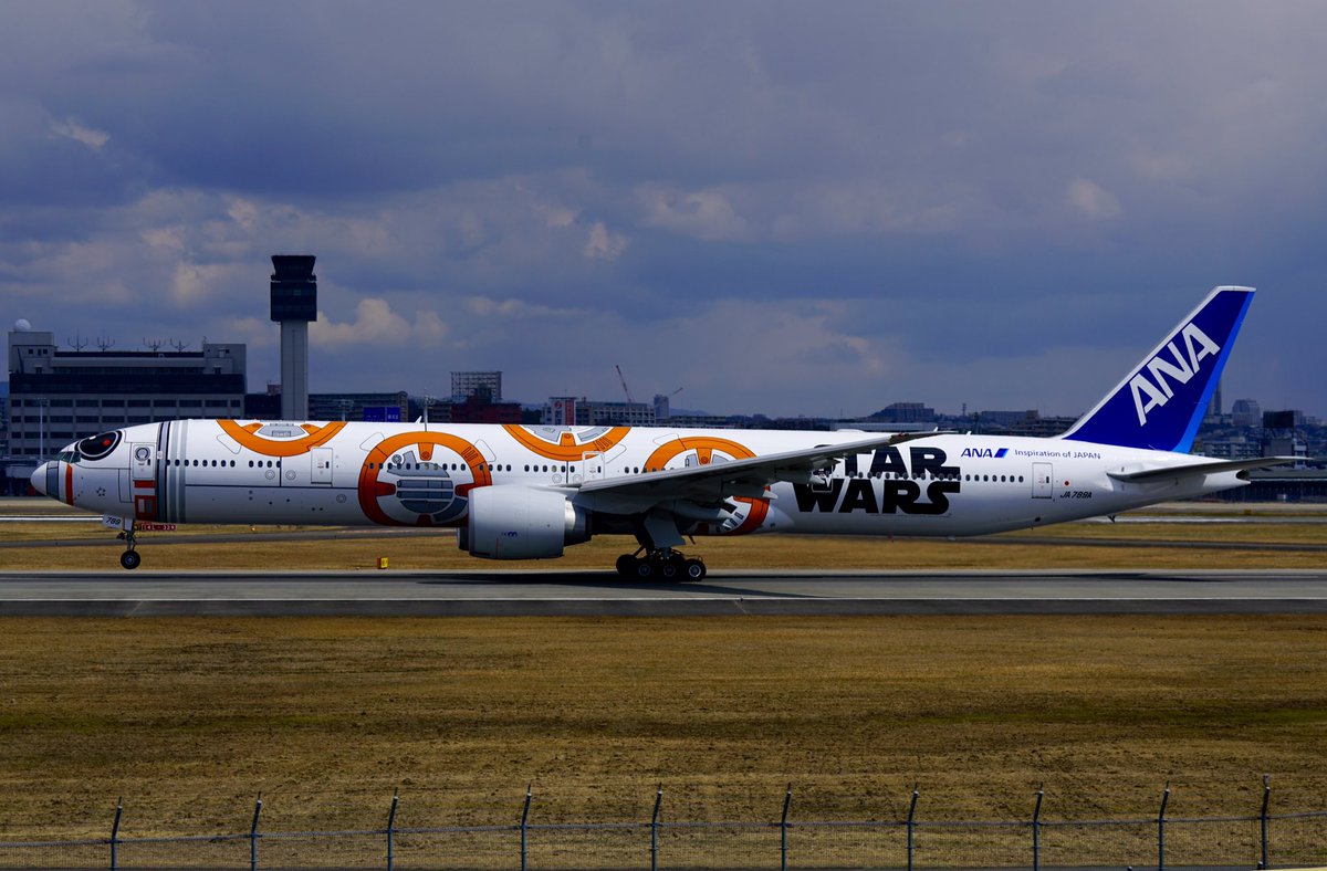 niya_nagi's tweet photo. 3/28 JA789A BB-8 ANA JET B777-300 初就航 ITM/RJOO
#ANA #BB8 #BB8ANAJET #BB8JET #starwars #star_wars #スターウオーズ https://t.co/5acmz5zxSc