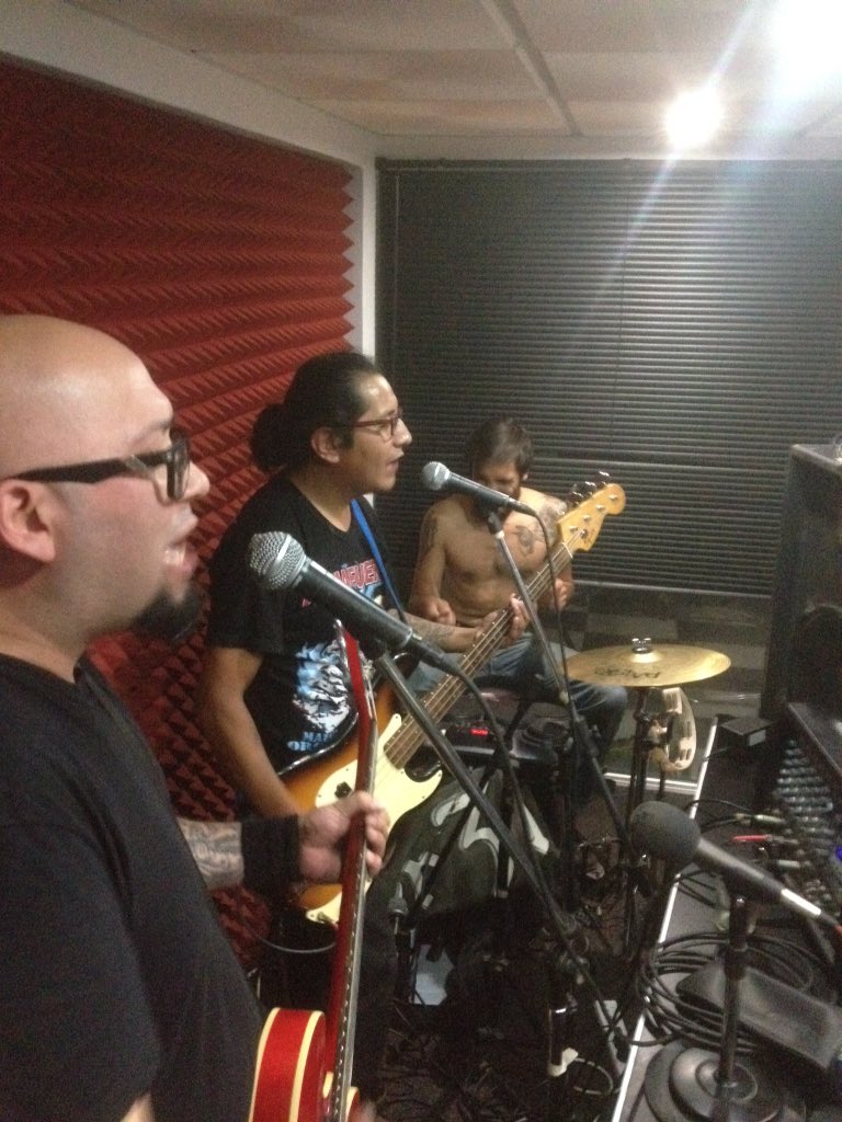 DEACAndr's tweet photo. TR3TA EN VIVO AHORA EN DE ACÁ! Sintoniza ya https://t.co/70qhcTFHkN https://t.co/u1ewSjOCUZ