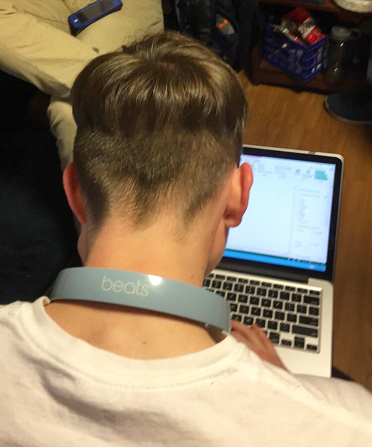m_lee_5's tweet photo. Barber: what you want?

@chriskiley10: you ever feel like you live under a rock?

Barber: say no more I got you fam https://t.co/5yV38i3ww4
