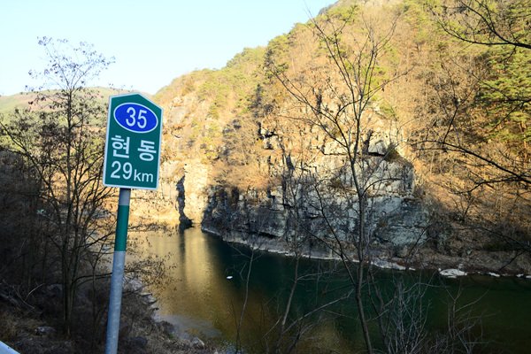 경상북도에도 드라이브 떠나기 좋은 장소들이 여럿 있는데요~ 그중 대표적인 곳이 바로 울진 917호선 해안도로와 봉화 35번 국도입니다~! 멋진 자연경관을 자랑하는 경북으로 드라이브 떠나보실까요~?#경북드라이브