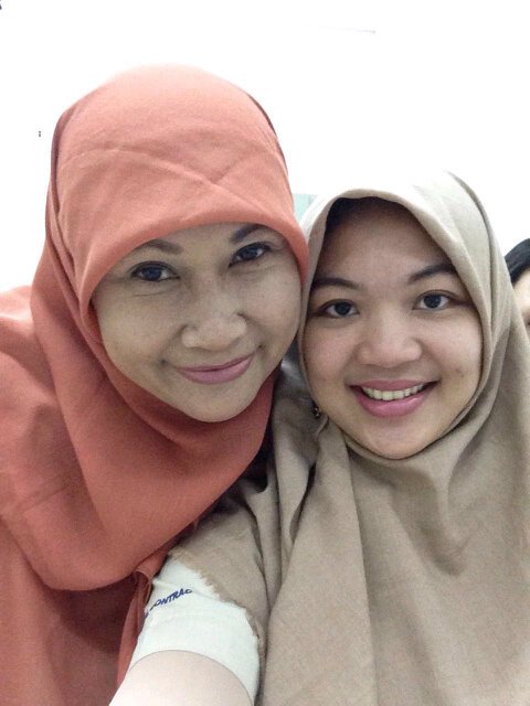 Heramarsono's tweet photo. Alhamdulillah... Mudah-mudahan istiqomah berhijabnya, mbak Dini :) #bidadari dunia https://t.co/ZsBFMAD2zY