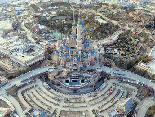 shanghaidaily's tweet photo. An aerial view of the new Shanghai Disney Resort this weekend in the Pudong New Area. https://t.co/uAI9VDlUns https://t.co/FeKZu8utie