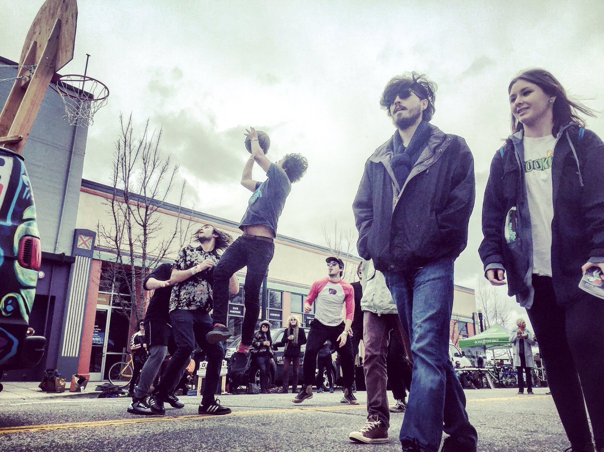 .<a href="/animaleyesband/">Animal Eyes</a> V.S. <a href="/moonbyyou/">Moon By You</a> earlier today ripped! #thisrips #treefort2016 #RIGSKETBALL