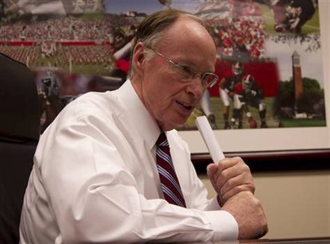 RemoveBentley's tweet photo. All the ladies be Spain You the real Alabama Hammer Dr. Guv not that dumb lawyer! #RemoveBentley #MontgomeryHammer https://t.co/UTfIutSGZg