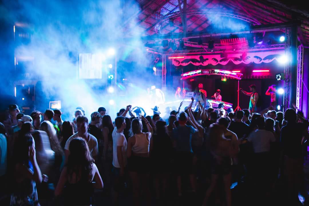 VicLoucks17's tweet photo. Take me back to this every single night 🎉 https://t.co/qP27RBfdva