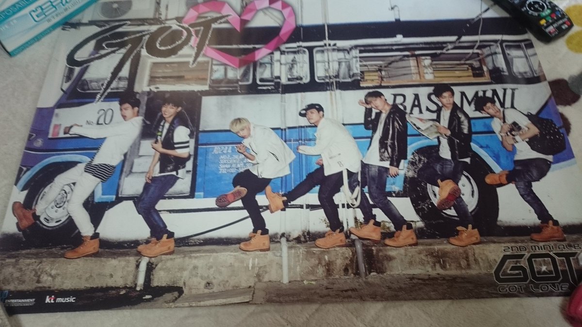 kasumi_got7's tweet photo. 【拡散希望】
GOT7 MAD ポスター2枚
GOT7 A ポスター1枚
お譲りします。丸めて保管していたので傷等あまりなく綺麗な状態です。
一枚500円+送料でお譲りいたします。
気になるかたリプお願いします！
#GOT7 https://t.co/AVT3FFXgcb