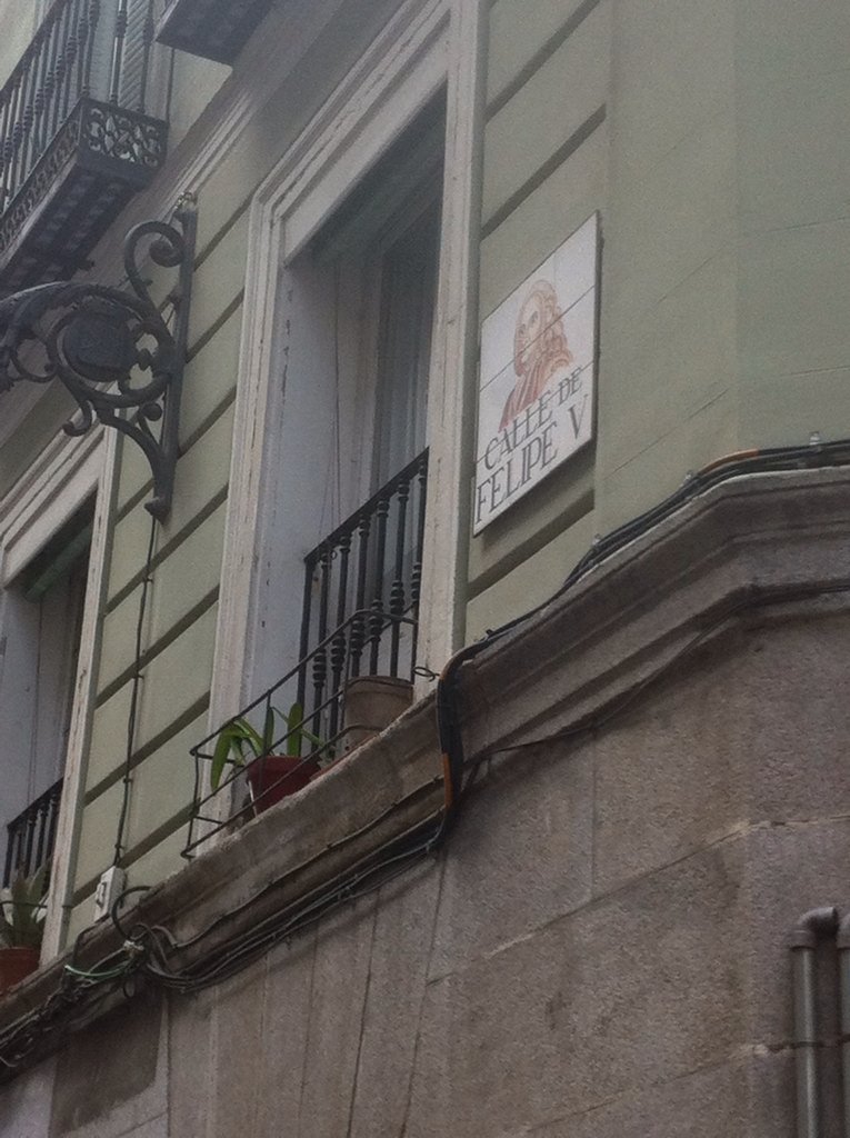 En Madrid li dediquen un carrer a Felip V, destructor del Regne de València i de l'oficialitat del valencià.