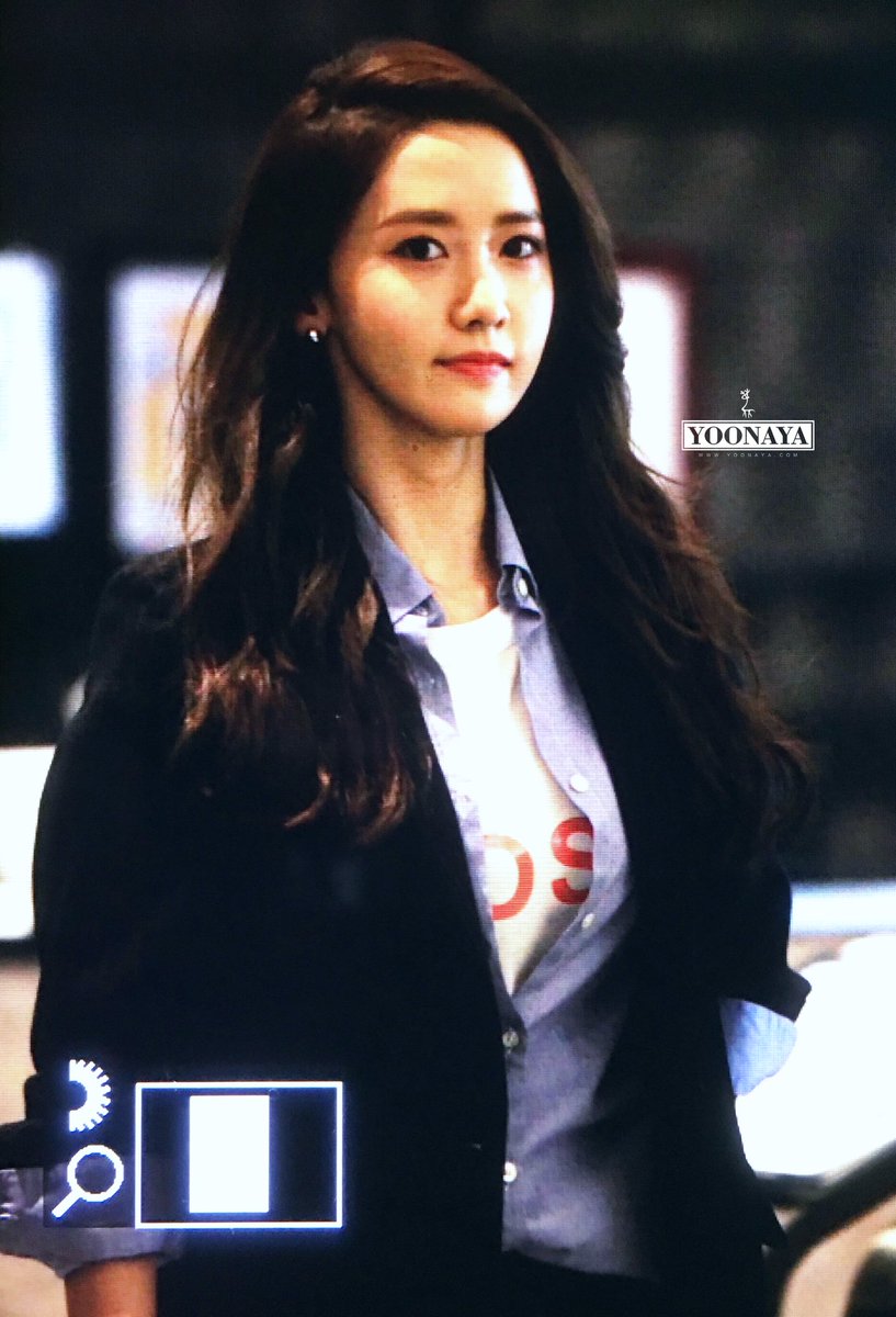 [PIC][28-03-2016]YoonA tham dự sự kiện khai trương chi nhánh mới của thương hiệu "PREMIATA" vào tối nay Cen88T-WwAAMEdS