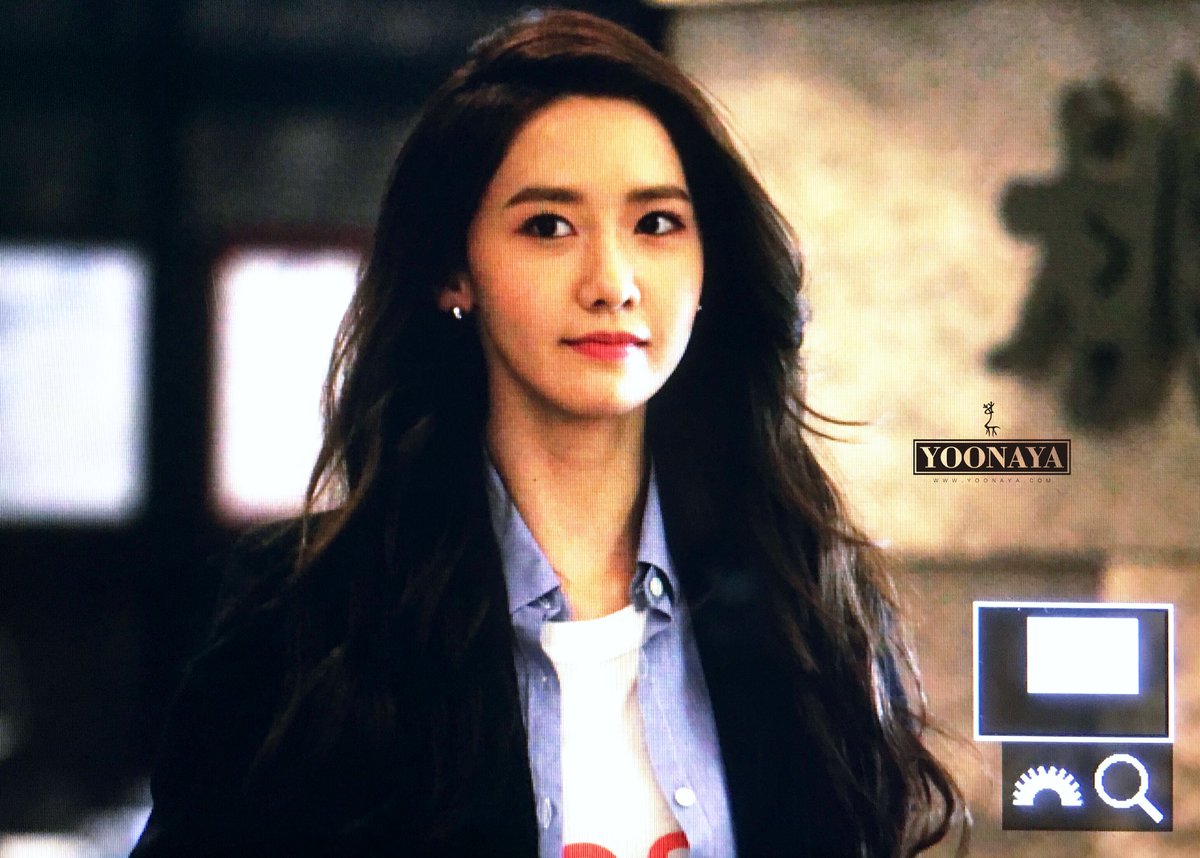 [PIC][28-03-2016]YoonA tham dự sự kiện khai trương chi nhánh mới của thương hiệu "PREMIATA" vào tối nay Cen88USWEAATK4W