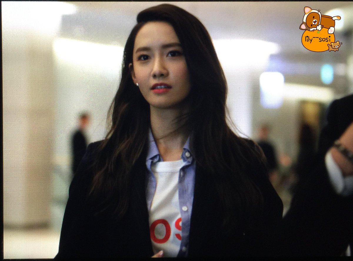 [PIC][28-03-2016]YoonA tham dự sự kiện khai trương chi nhánh mới của thương hiệu "PREMIATA" vào tối nay Cen9ajxXIAAzSLX