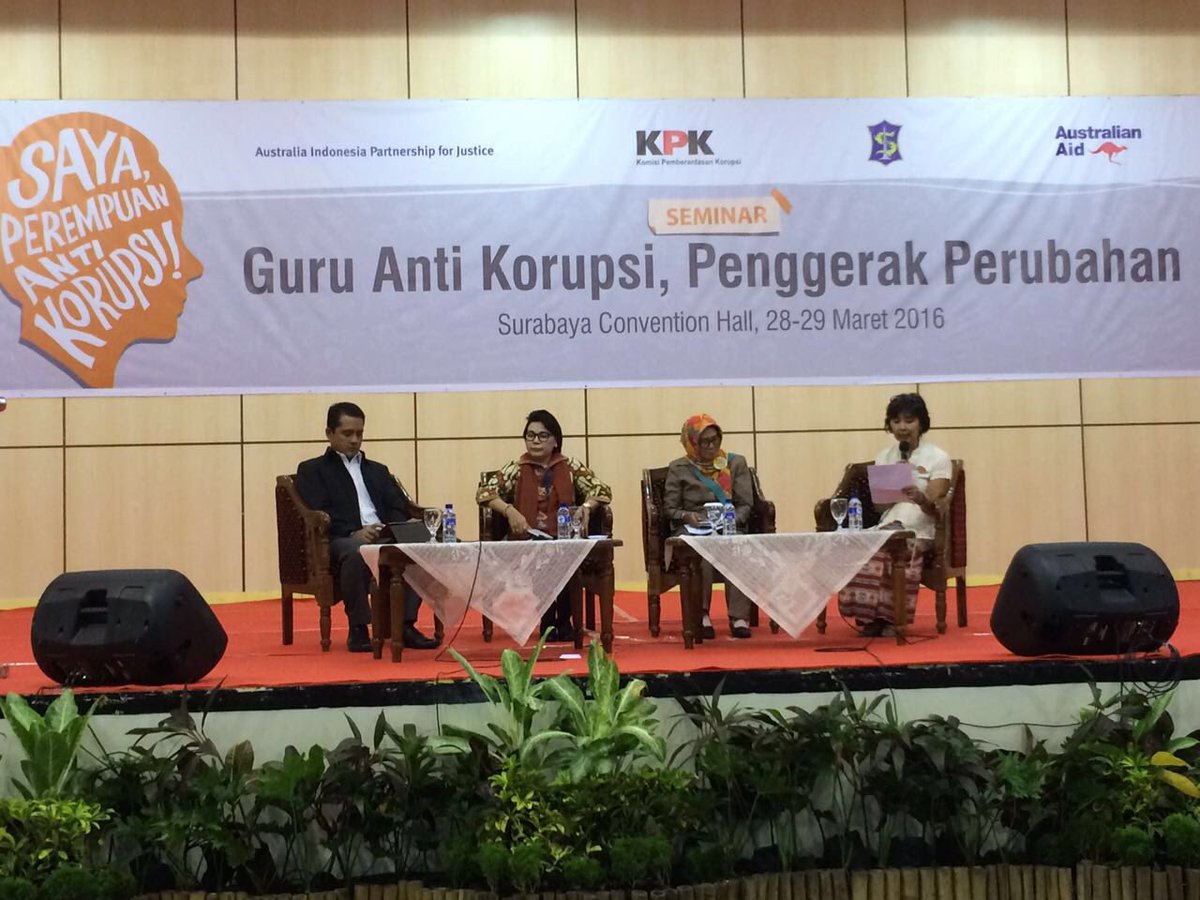KPK_RI's tweet photo. Pimpinan KPK,Basaria Panjaitan,hadiri seminar "Guru Anti Korupsi,Penggerak Perubahan" di Surabaya (28/3) https://t.co/7dHTaSMoFK