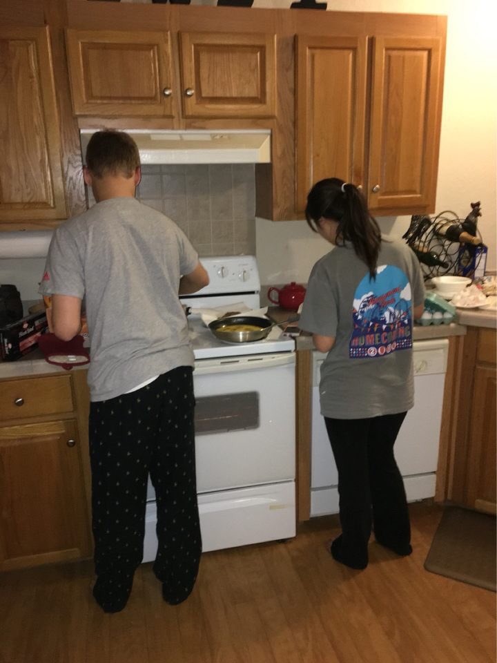 MAB_Dallas2's tweet photo. Site leaders or mom and dad in disguise? Cookin' up a storm and get ready for our first day of service! 🎉🎉 https://t.co/894y4QVA8d