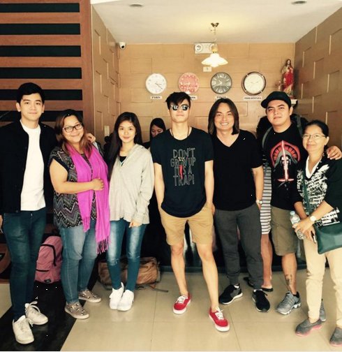 HTPaparazziOFC's tweet photo. SPOTTED! HASHTAGR2 LIVEINLEGAZPI https://t.co/tyKj5axuEx