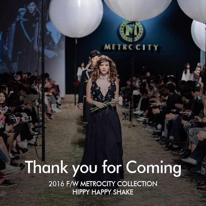 Metrocityusa's tweet photo. Thank you for coming! #Metrocity #Metrocityworld #BarbaraPalvin #SeoulFashionWeek #Runway #Fashionshow #Models #SFW https://t.co/ChEsdYrkty