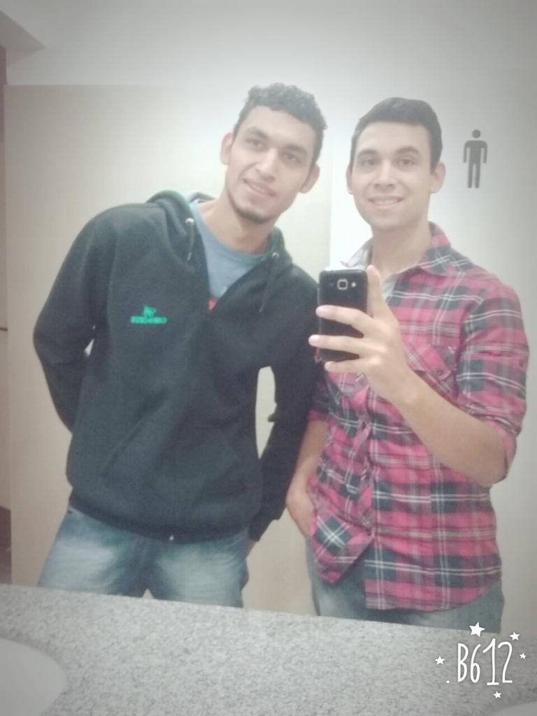 MatiiSegovia96's tweet photo. #Salio foto con el Primo es un Genio ;)
Se Te Kiere Mucho Roqqe https://t.co/tPl9Km3i3P
