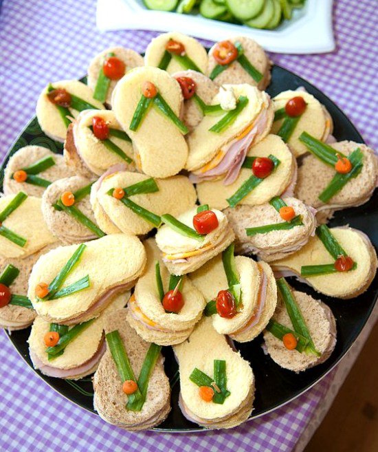 healthykids's tweet image. FLIP FLOP #SANDWICHES! SO CUTE! #partyfood #recipe #funfood #healthykids @beachblisslivin 
beachblissliving.com/beach-party-fo…