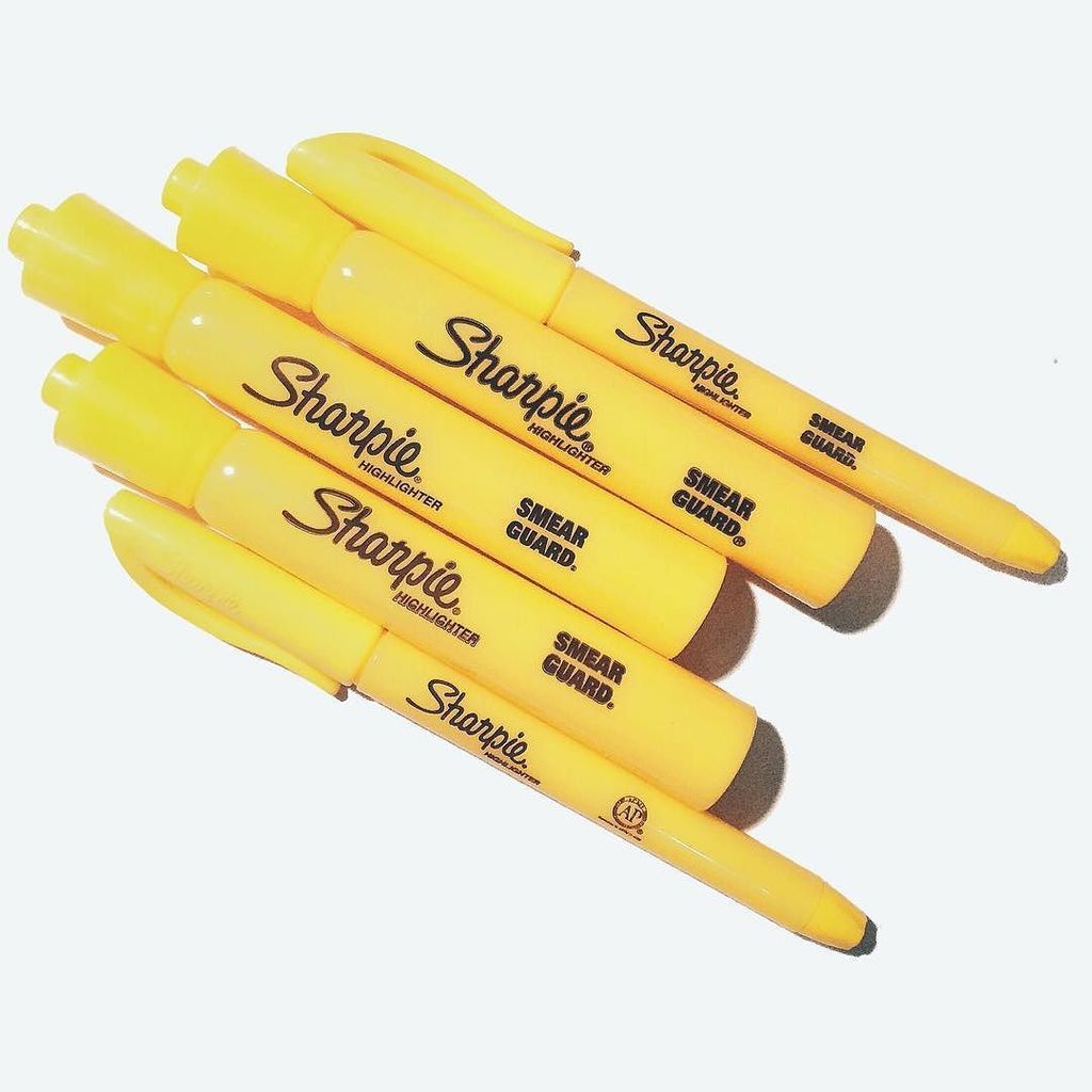 tytosandronikos's tweet photo. Simple joys #sharpie #mangoyellow https://t.co/wjLgvp9Trc https://t.co/PULVw3EGPq