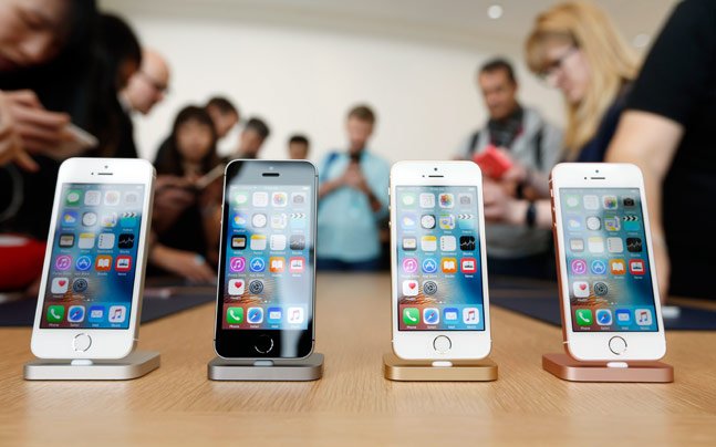 IndiaToday's tweet photo. Apple planning 5.8-inch iPhone with OLED screen, wireless charging https://t.co/PxCDFKuxsh https://t.co/PG2QnjZ6CB
