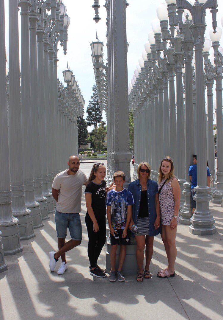 emilyfielddd's tweet photo. we went to lacma + I look like a potato:)) https://t.co/oWkpZXxKmP