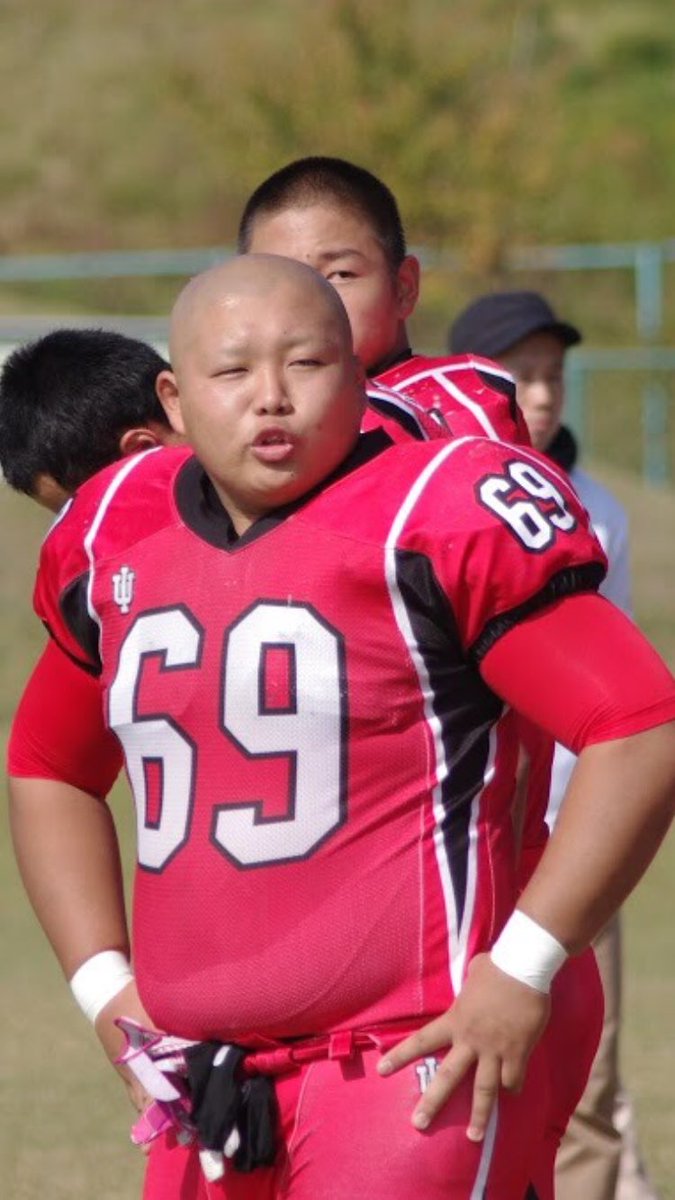 岩手大学アメフト部バイソンズ Twitterren 第1回バイソンズ選手紹介 最初はこの人 主将 山下陽平 筋トレが大好きで ベンチプレスの鬼 入学時には167 92キロだった肉体も いまや1キロ 実はこう見えて趣味は食事 T Co Fkhyjhy1ms