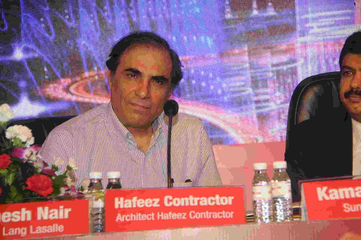 DailyhuntApp's tweet image. #HafeezContractor receives Padma Bhushan award for contribution in the field of architecture