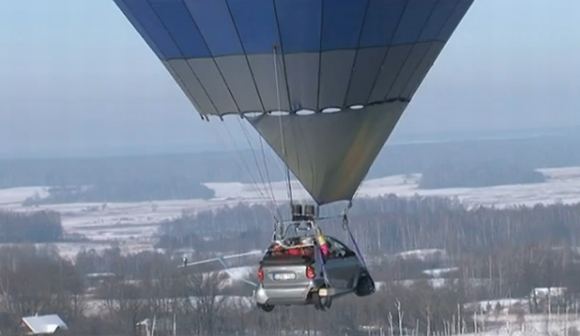 thesmartclub's tweet photo. Now I reckon you'd have to go a fair way to beat this one for #modifiedmonday - the smart cabrio air balloon basket! https://t.co/6DBRCMlSan