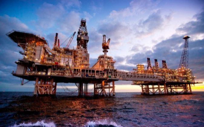 expansioncom's tweet photo. El petróleo sube más del 50% desde sus mínimos de enero https://t.co/62teW9lIXk https://t.co/ZHhA0epcsw
