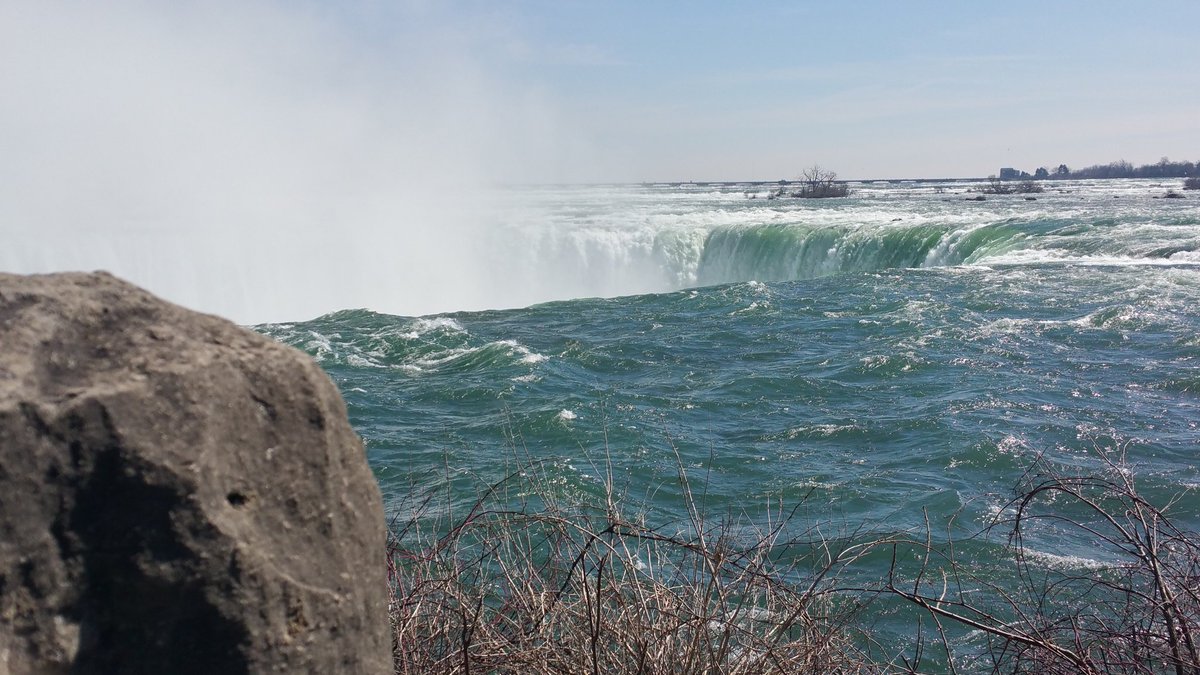 ninja_akhul's tweet photo. River that flow into Niagara falls! #somuchhistory https://t.co/PMaEbzA8sV