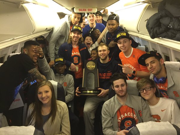 SyracuseU's tweet image. Good morning, #OrangeNation! We&apos;re so proud of @Cuse_MBB and @CuseWBB. Go Orange!  #FinalFour 🍊🏀 @Cuse