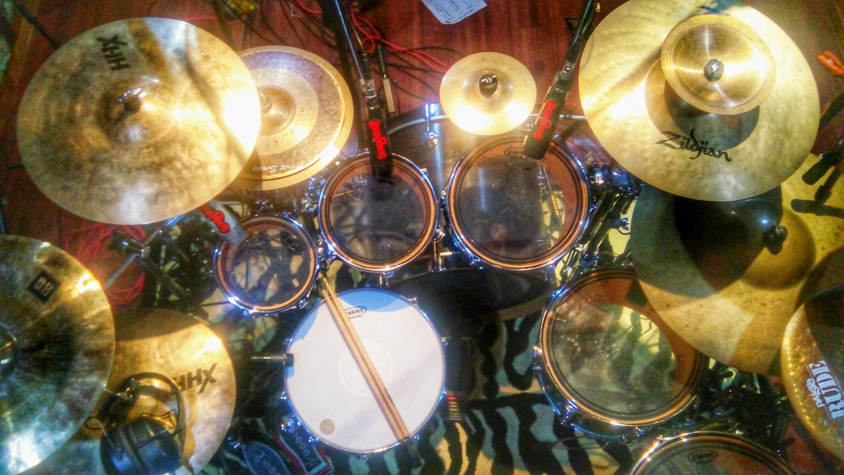 StraightoutJkt's tweet photo. Take Drum album ke 4 StraightOut DIMULAI !!! https://t.co/JAprRG2MUA