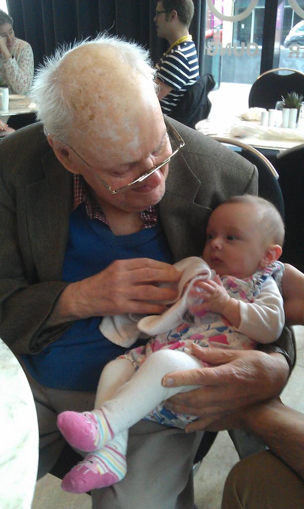 ZoeSumra's tweet photo. The oldest and (I think) youngest fans at @Mancunicon together #Eastercon https://t.co/8jiq92P41j