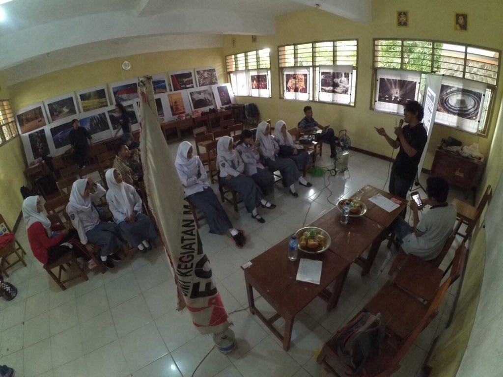 Pemberian Materi Sejarah dan Perkembangan Photography oleh <a href="/Muhaimintawwa1/">Muhaimin A Untung</a> <a href="/smadasmks/">NEGERI 21 MAKASSAR</a>