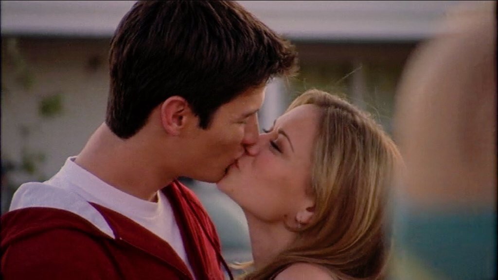 jinynaley's tweet photo. @jinynaley high school naley is so important https://t.co/2IDZ0qEw4o