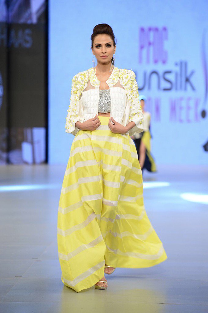 cheenaagha's tweet photo. The outfit by @_Khaadi that had the critics raving #PSFW2016 #Lahore #ShamoonSultan @FouziaAmaan @PFDCOfficial https://t.co/CCfvnn6Vqd