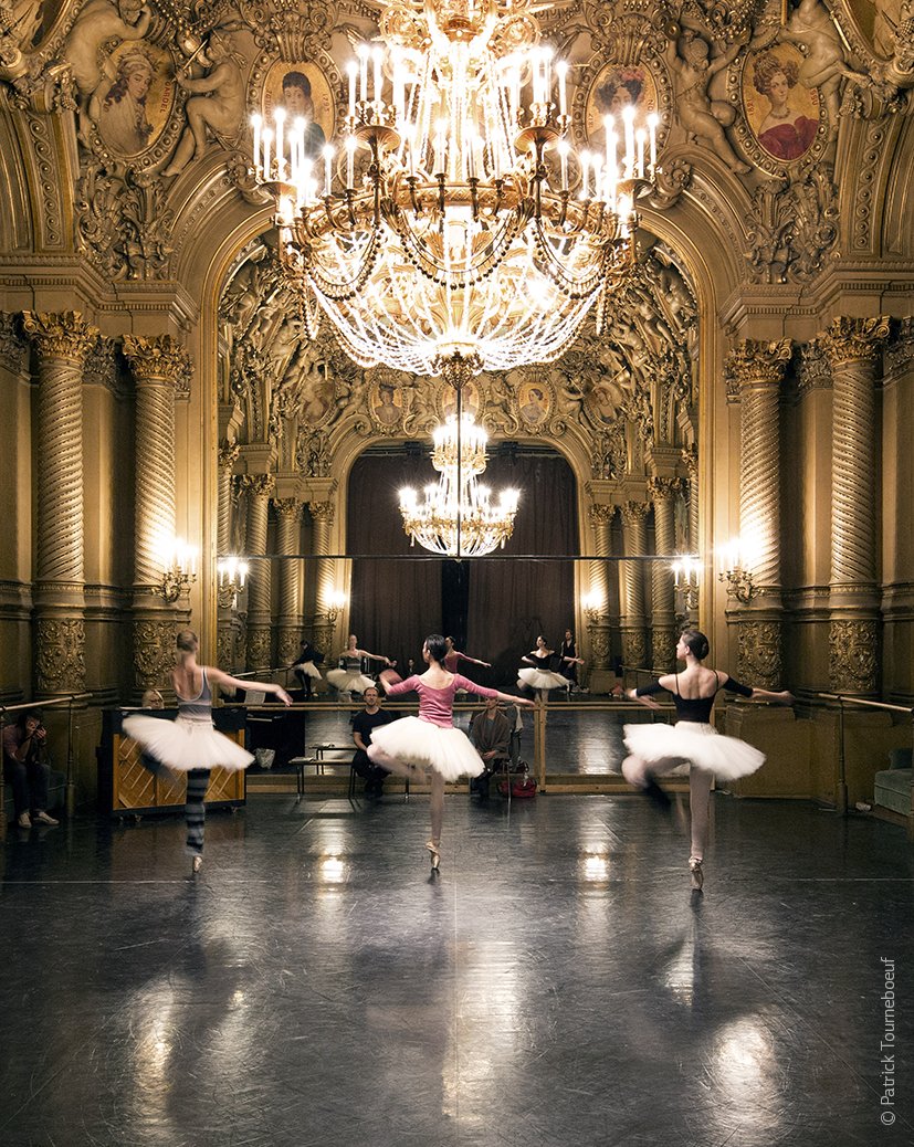 Opera De Paris A Twitter Situe A L Arriere De La Scene Le Foyer