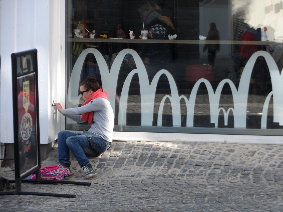 AddictArt1's tweet photo. Shadows Project
#shadows #streetart #stavanger #norway #mcdonalds #urbanart #adwertising #readingabook #books https://t.co/ooeJ38Jg2t