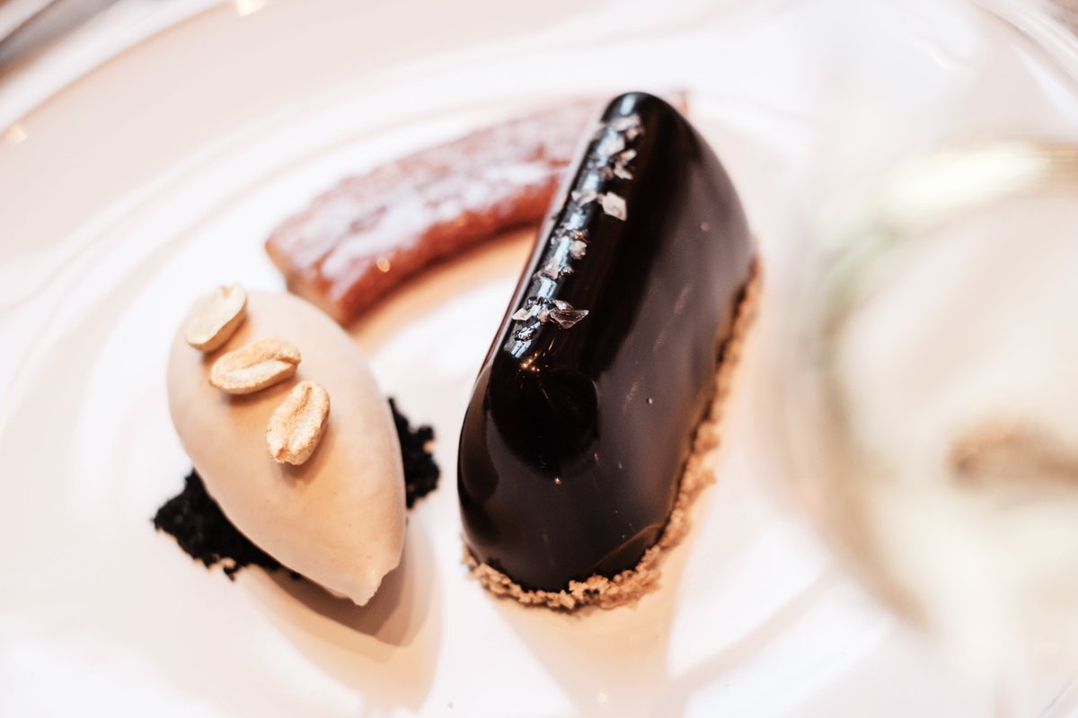 ArnaudPlate's tweet image. It&apos;s #EasterMonday! Get your chocolate fix Sixtyone Restaurant this week! #SearcysGB #springdining