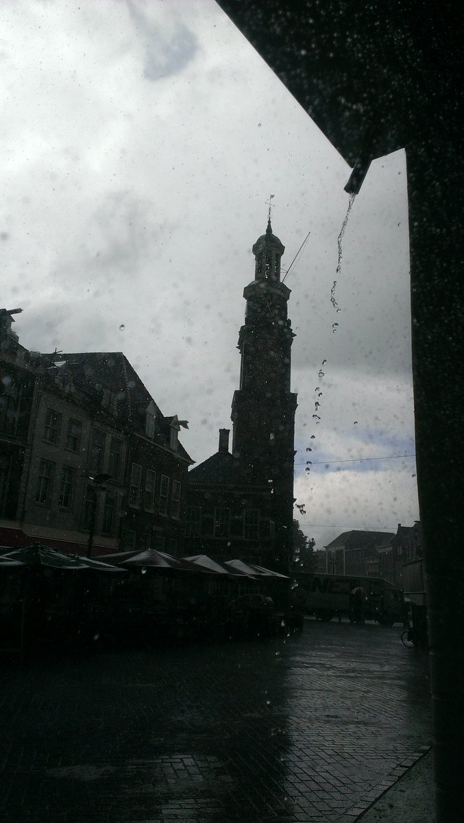 Ach, kom gewoon even aanwaaien in #Zutphen! Onze torens staan rechtop in de #Storm!